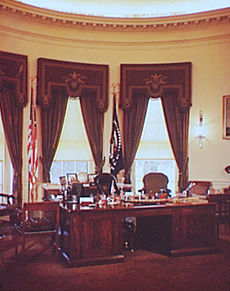 White_House_Oval_Office_photographed_by_Theodor_Horydczak (1)